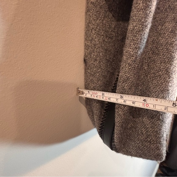 689 Fifth Avenue Collection Stylish Gray and Black Tote Shoulder Bag Fabric - Picture 6 of 14